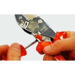 Löwe rávágó metszőolló hajlított nyéllel 2107